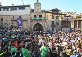 Las calles de Poza de la Sal se llenan cada año con las charangas.