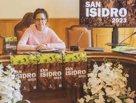 Nerea Angulo, concejala de Turismo e Igualdad, en la presentación de la programación festiva.