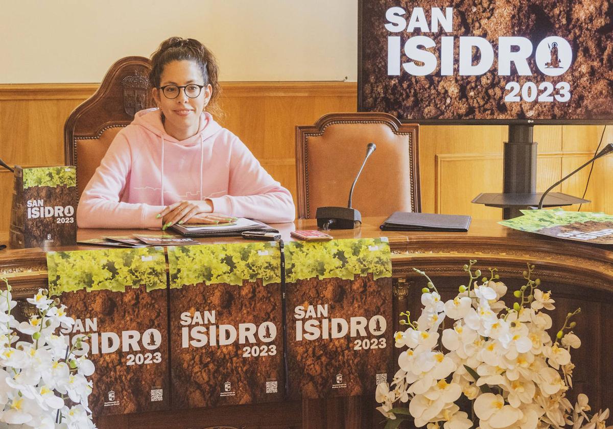 Nerea Angulo, concejala de Turismo e Igualdad, en la presentación de la programación festiva.