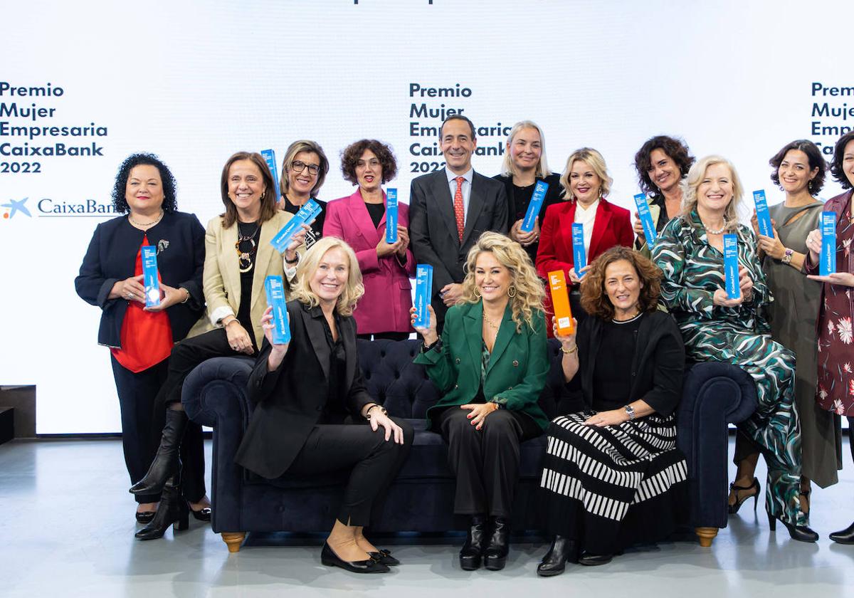 Gonzalo Gortázar con las ganadoras del Premio Mujer Empresaria 2022.