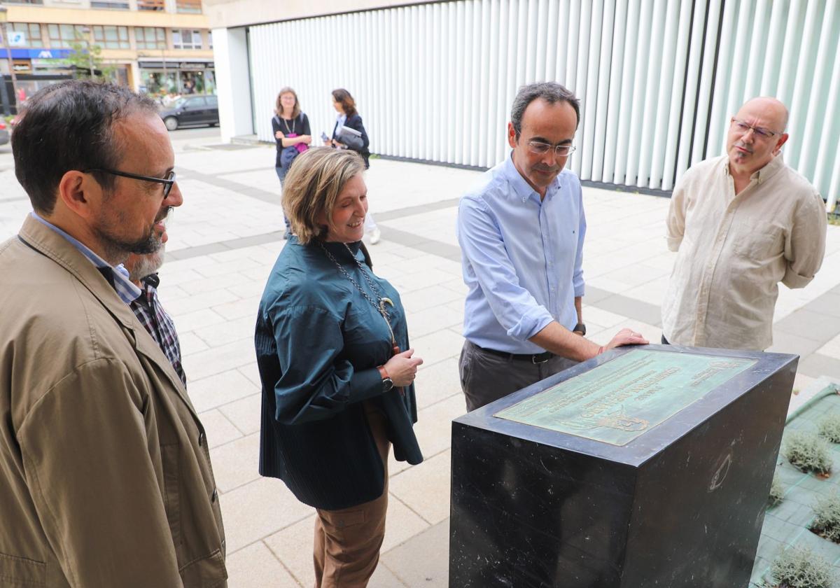 Los 'Especieros' han inaugurado hoy el monolito en recuerdo de Cristóbal de Haro.