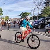 Colegiales acaparan las calles de Miranda en un movimiento cero emisiones