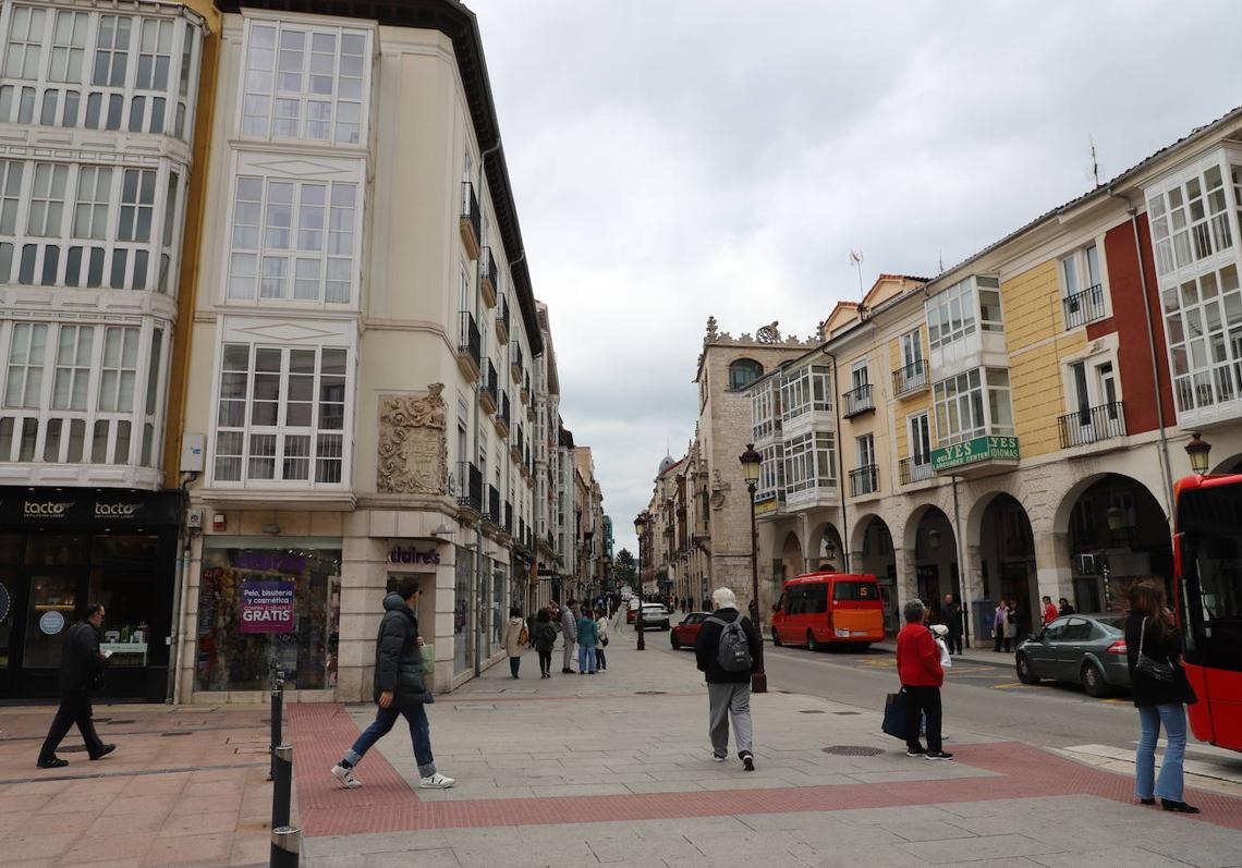 Imagen después - La plaza de Prim es reconocible dos siglos después.