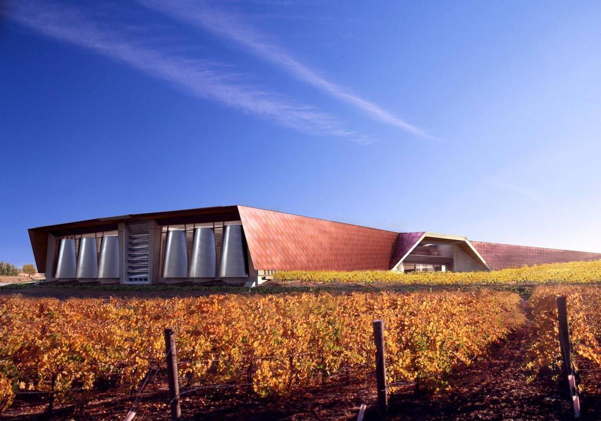 Bodegas Portia en Gumiel de Izán, Burgos, diseñada por Norman Foster.