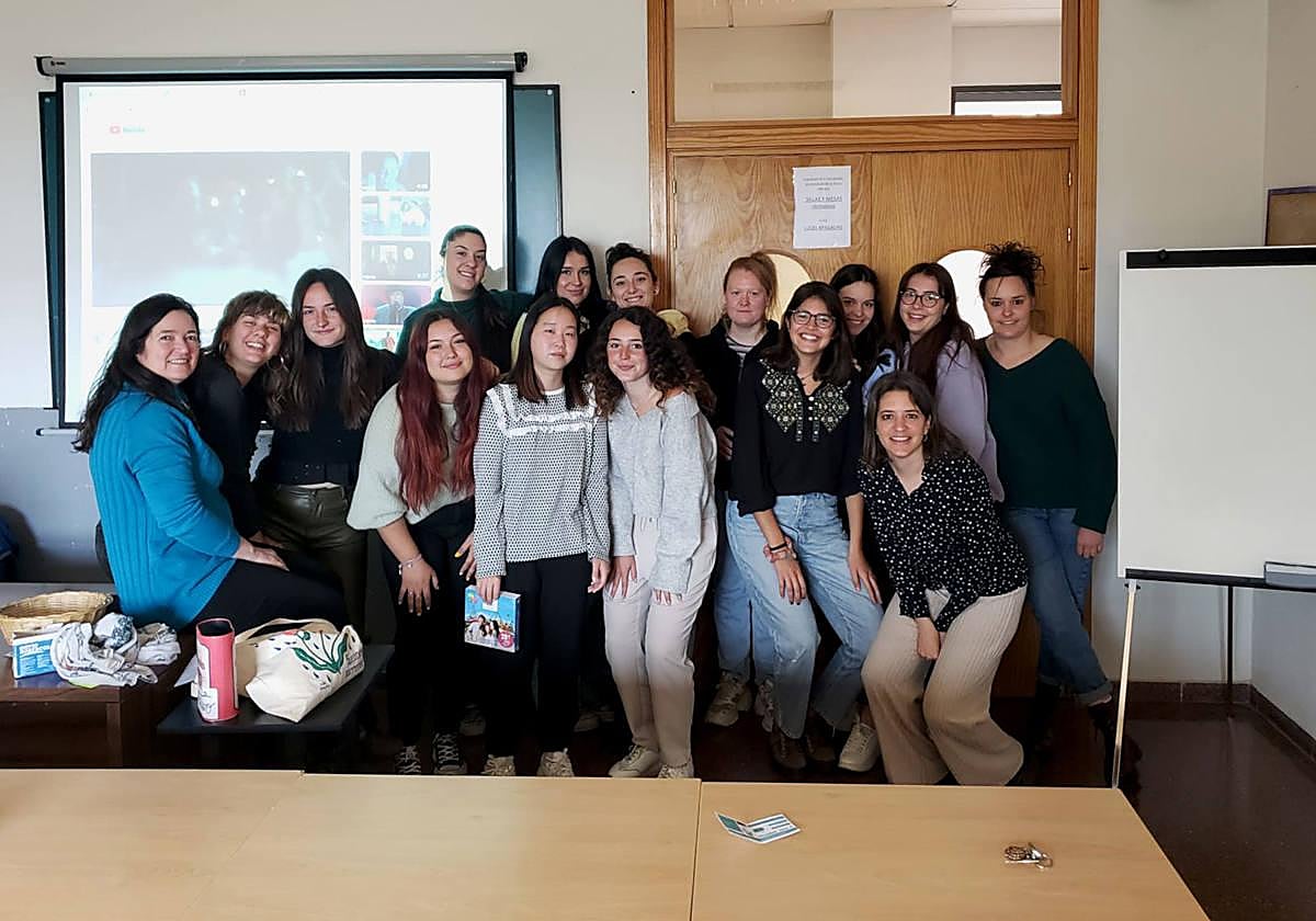 Alumnos de Educación Social que participaron en la rifa.