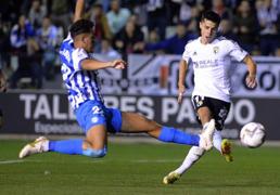 El Burgos CF hace historia y golea al líder de Segunda en El Plantío