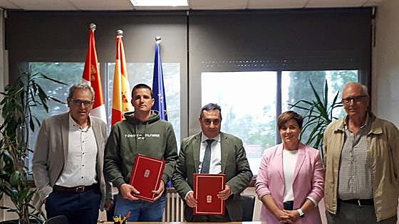 Junta y Comunidad de Regantes firman un convenio para la seguridad de la presa del arroyo de Sinovas