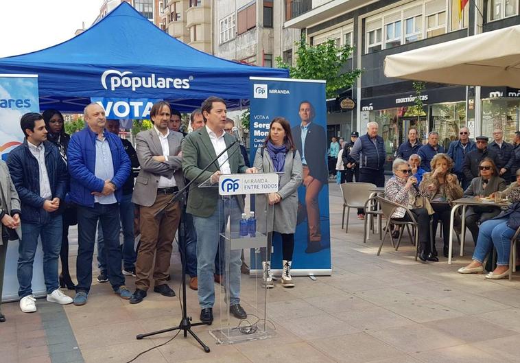 Mañueco ha protagonizado un café-mitin en Miranda