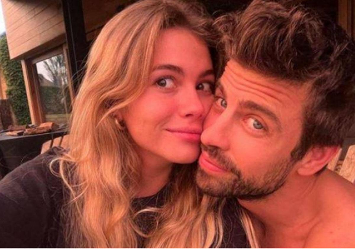 Piqué Responde A Shakira Con Un Romántico Posado Con Su Novia Clara Chía Burgosconecta 