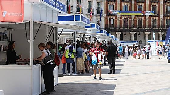La Feria del Libro llega con 65 autores, 13 librerías y actividades en el centro de Burgos