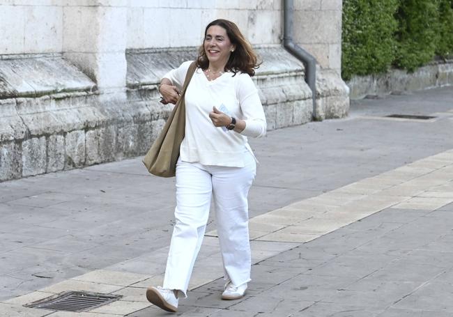 Marga Arroyo a su llegada al colegio electoral del López de Mendoza.