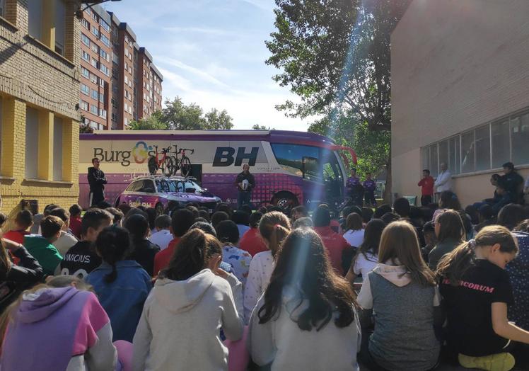 Imagen principal - El Burgos BH visita el Colegio Fernando de Rojas