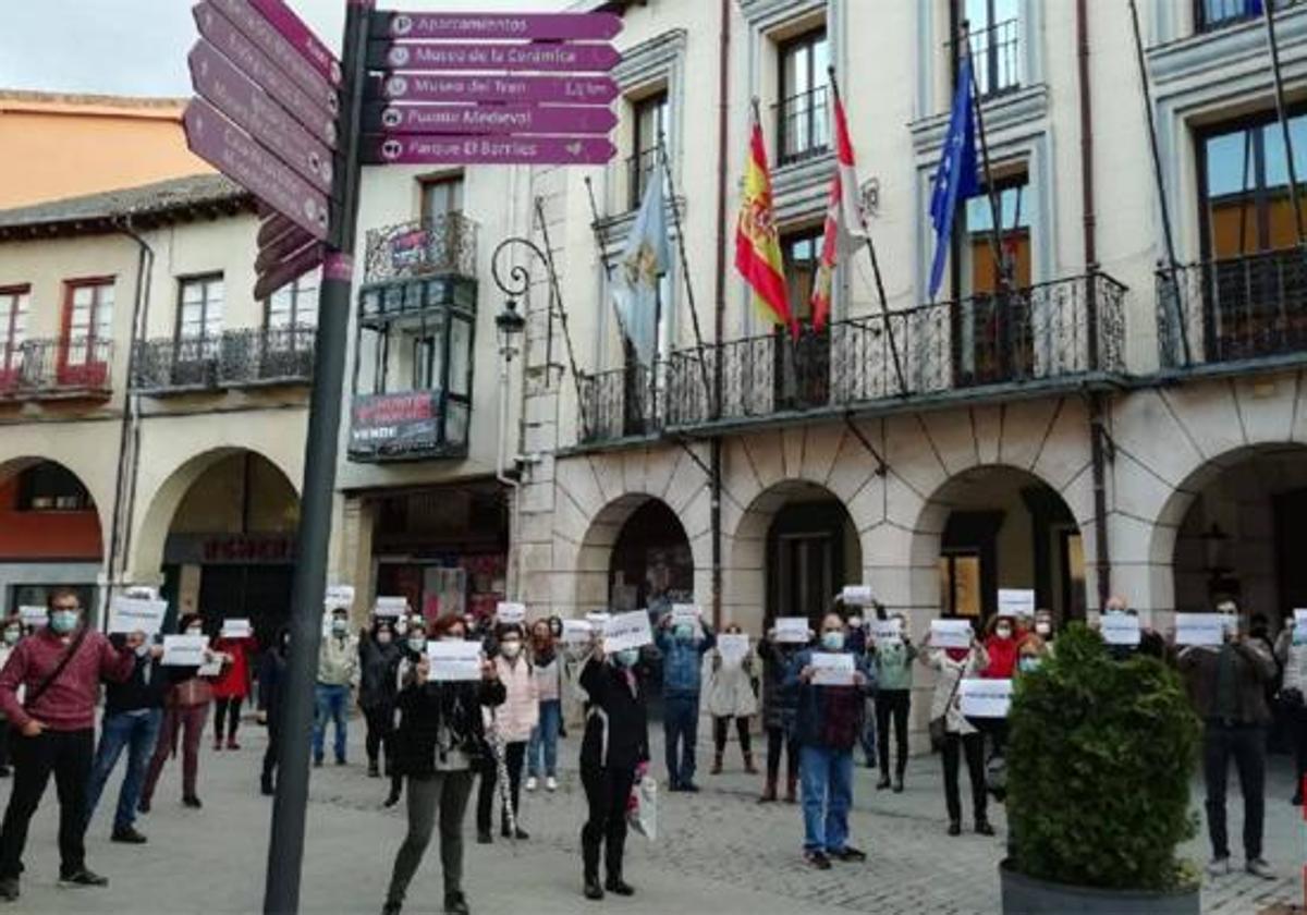 Imagen de una de las protestas de los trabajadores municipales frente al Ayuntamiento de Aranda