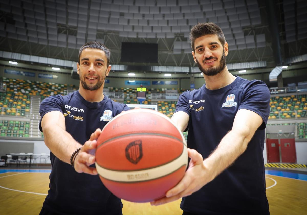 Álex López y Álex Barrera, capitanes del San Pablo, ya saben lo que es conseguir un ascenso con el equipo.