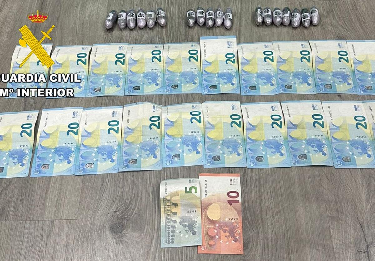 La Guardia Civil incautó hachís y dinero en efectivo.