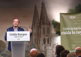 Fernándo Martínez-Acitores, candidato de Vox a la Alcaldía de Burgos, en un acto de campaña.