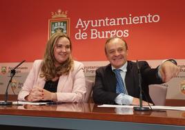 Cristina Ayala y Fernando Martínez-Acitores durante la presentación del nuevo organigrama del equipo de gobierno.