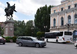 El bus al Hipercor para en la plaza del Cid.