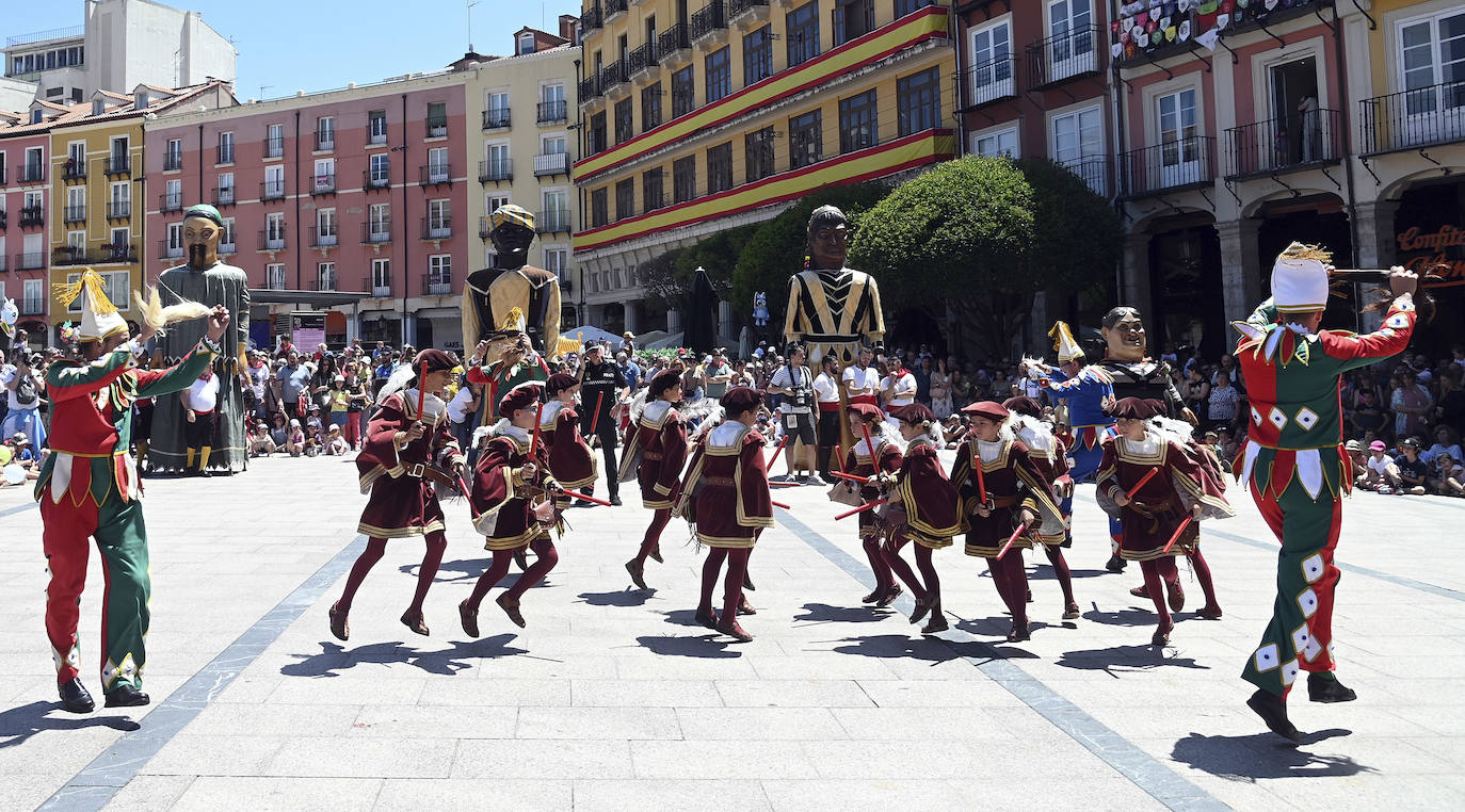 El pregón infantil y el himno de Burgos en imágenes