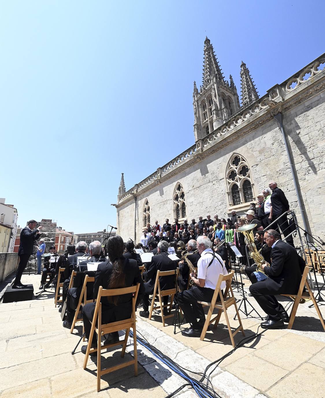 El pregón infantil y el himno de Burgos en imágenes