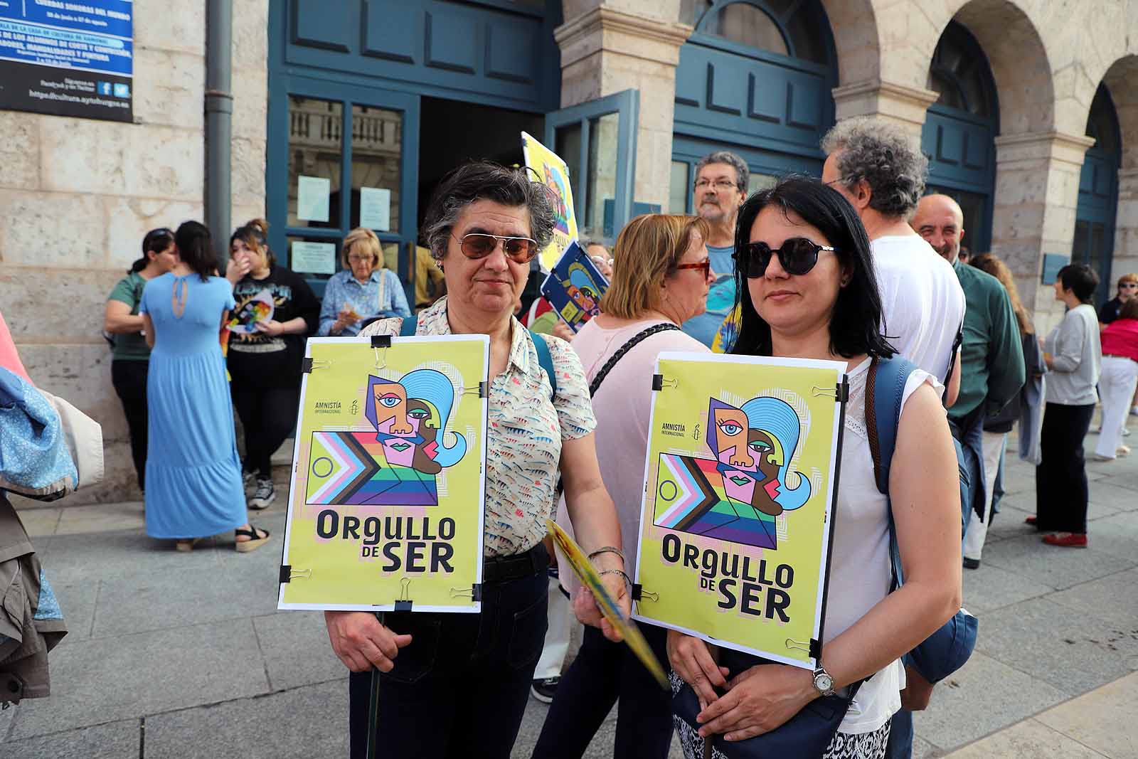 Banderas y pancartas recorren Burgos por los derechos LGTBIQA+