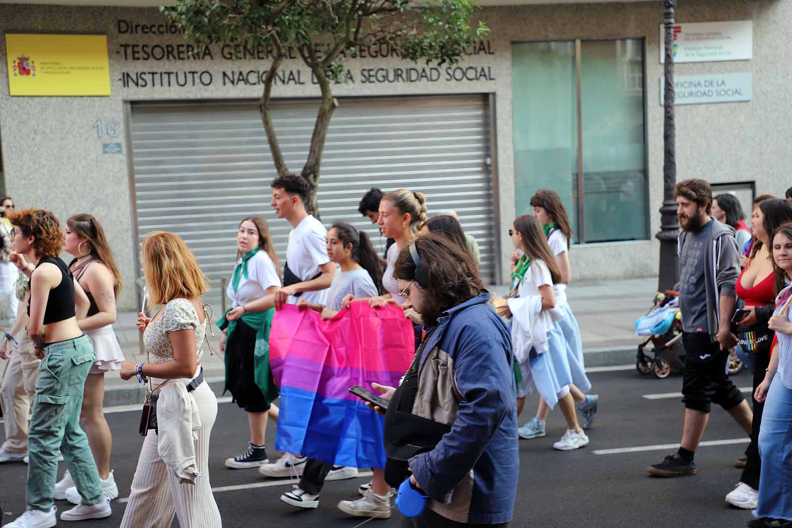 Cientos de burgaleses se manifiestan por el colectivo LGTBI+