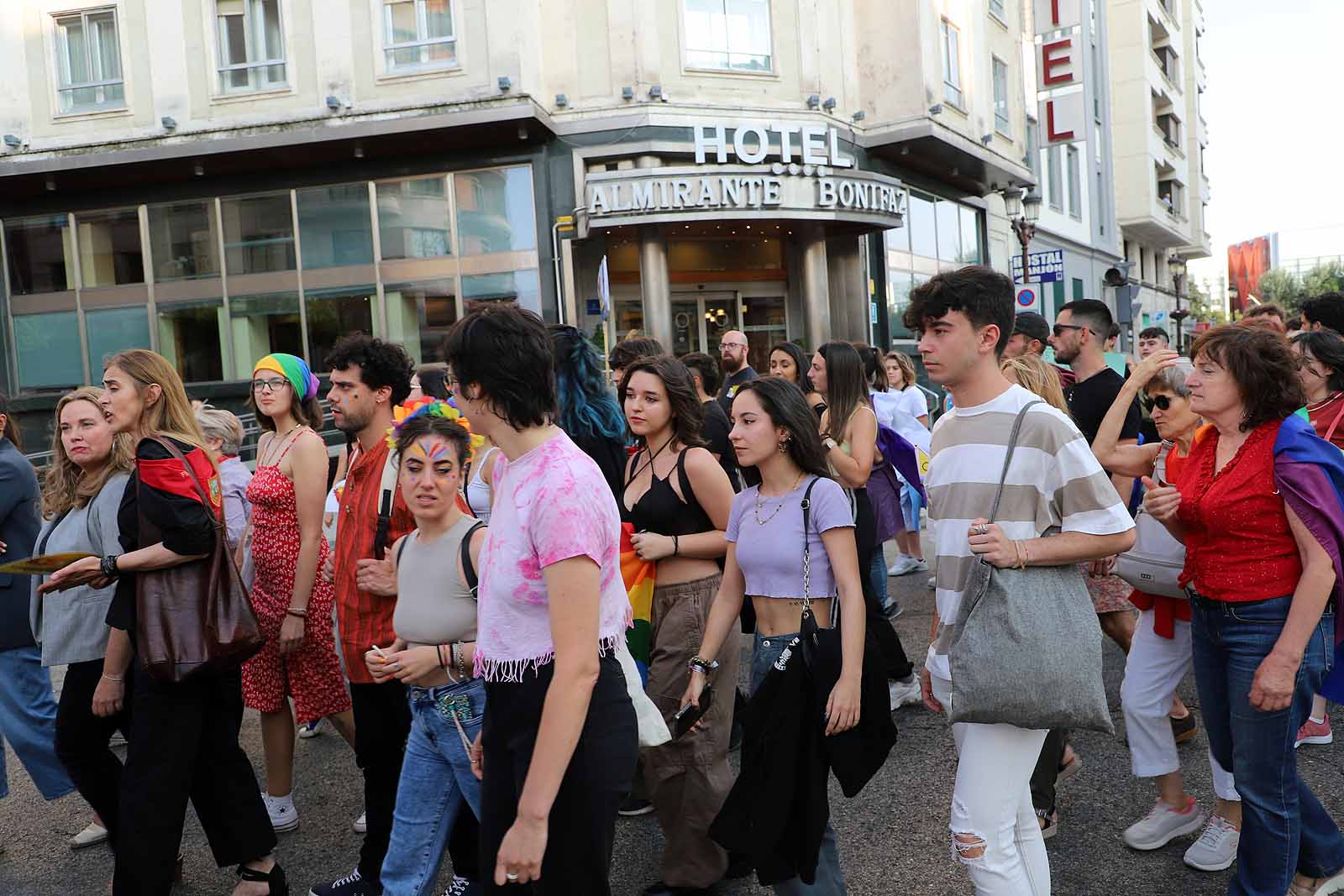 Cientos de burgaleses se manifiestan por el colectivo LGTBI+