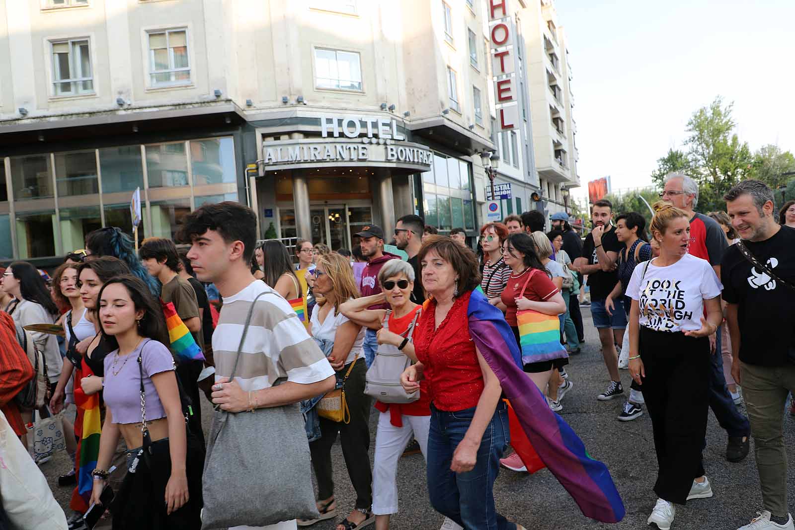 Cientos de burgaleses se manifiestan por el colectivo LGTBI+