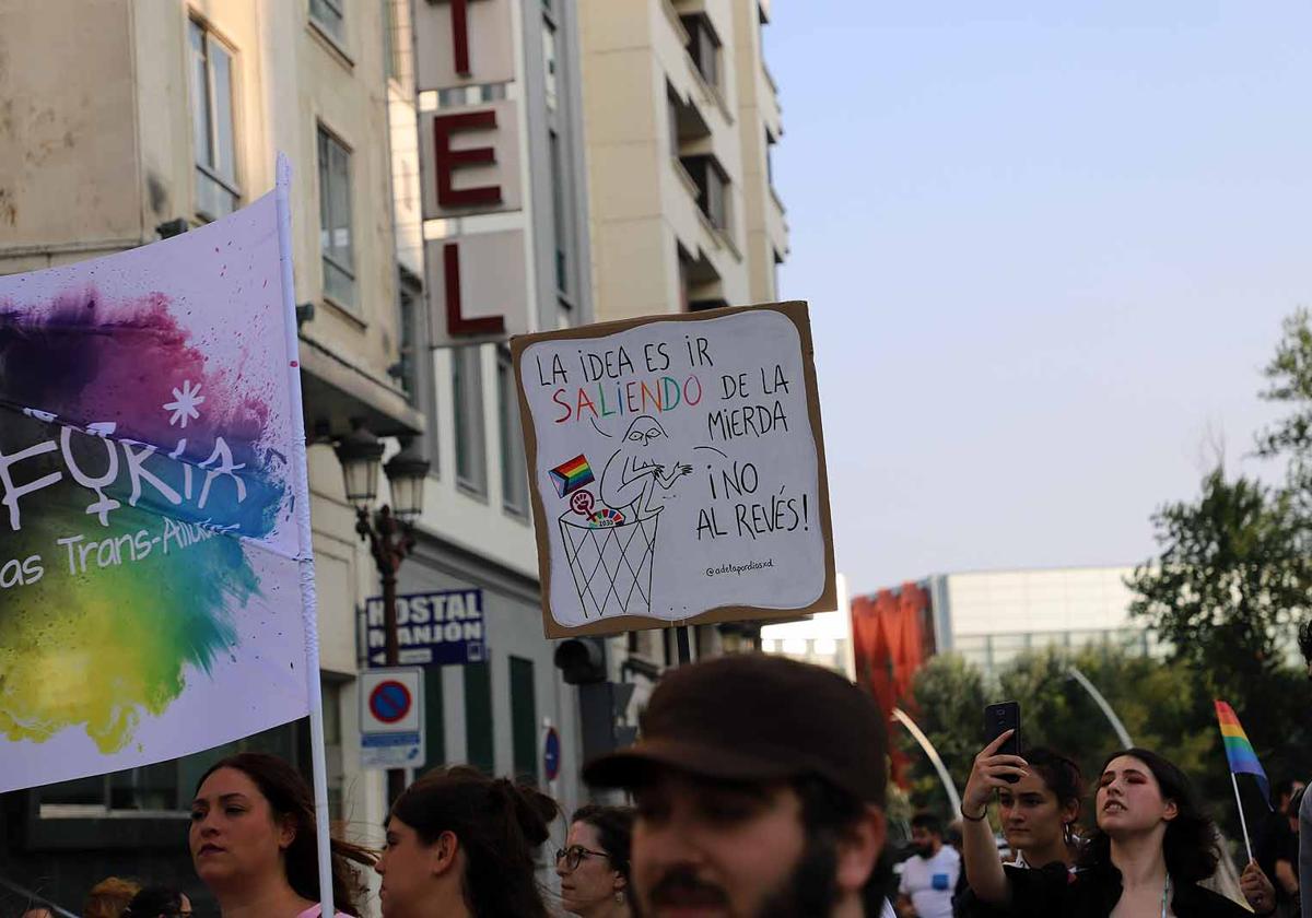 Cientos de burgaleses se manifiestan por el colectivo LGTBI+