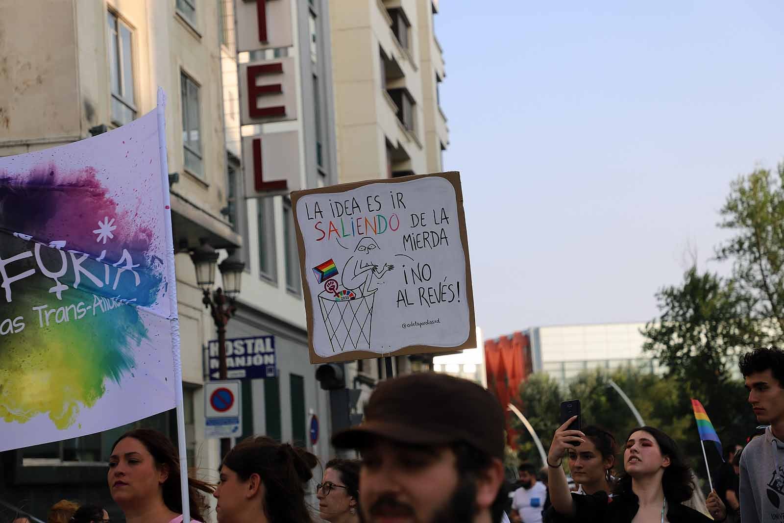 Cientos de burgaleses se manifiestan por el colectivo LGTBI+