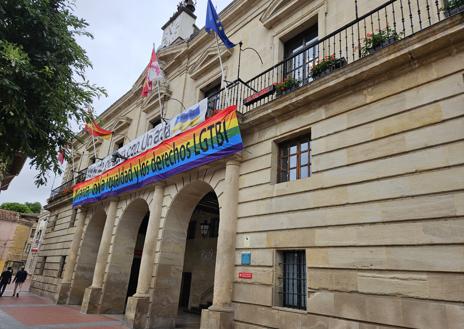 Imagen secundaria 1 - Roberto Silva presenta 'El sueño de la Aurora' en el mes del Orgullo