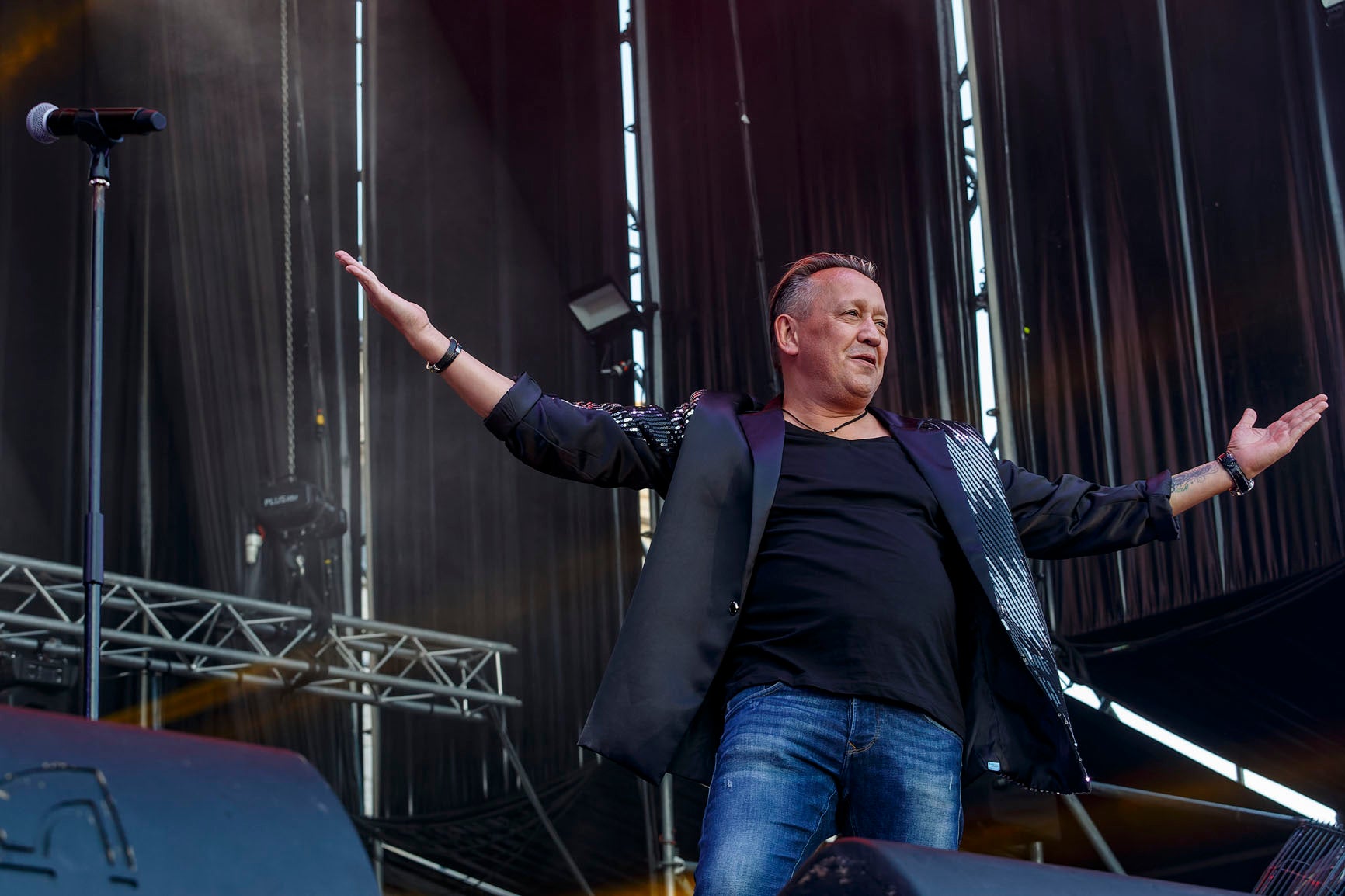 Burgos se mueve al ritmo de los 90