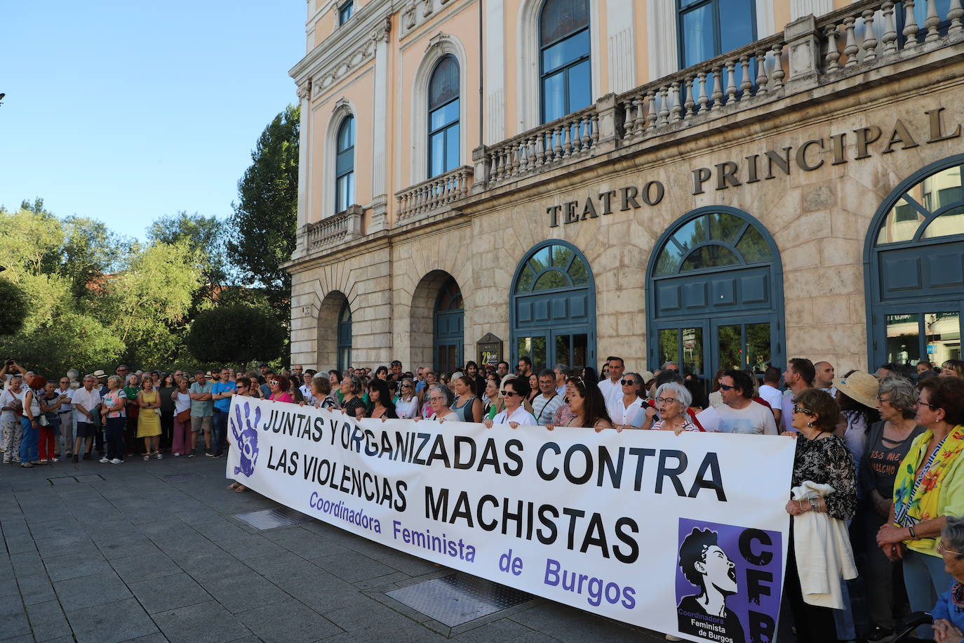 La concentración ha sido convocada por la Coordinadora Feminista de Burgos.