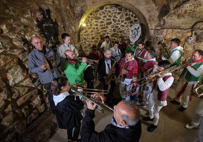 Charanga en una bodega de Aranda de Duero