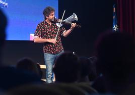 Diego Galaz durante su intervención en los Cursos de Verano de la Universidad de Burgos.