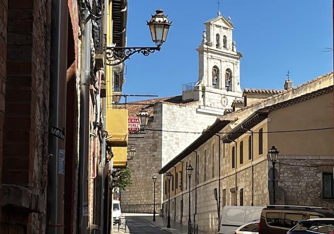 Iglesia de San Pedro de la Fuente, junto al cementerio del barrio