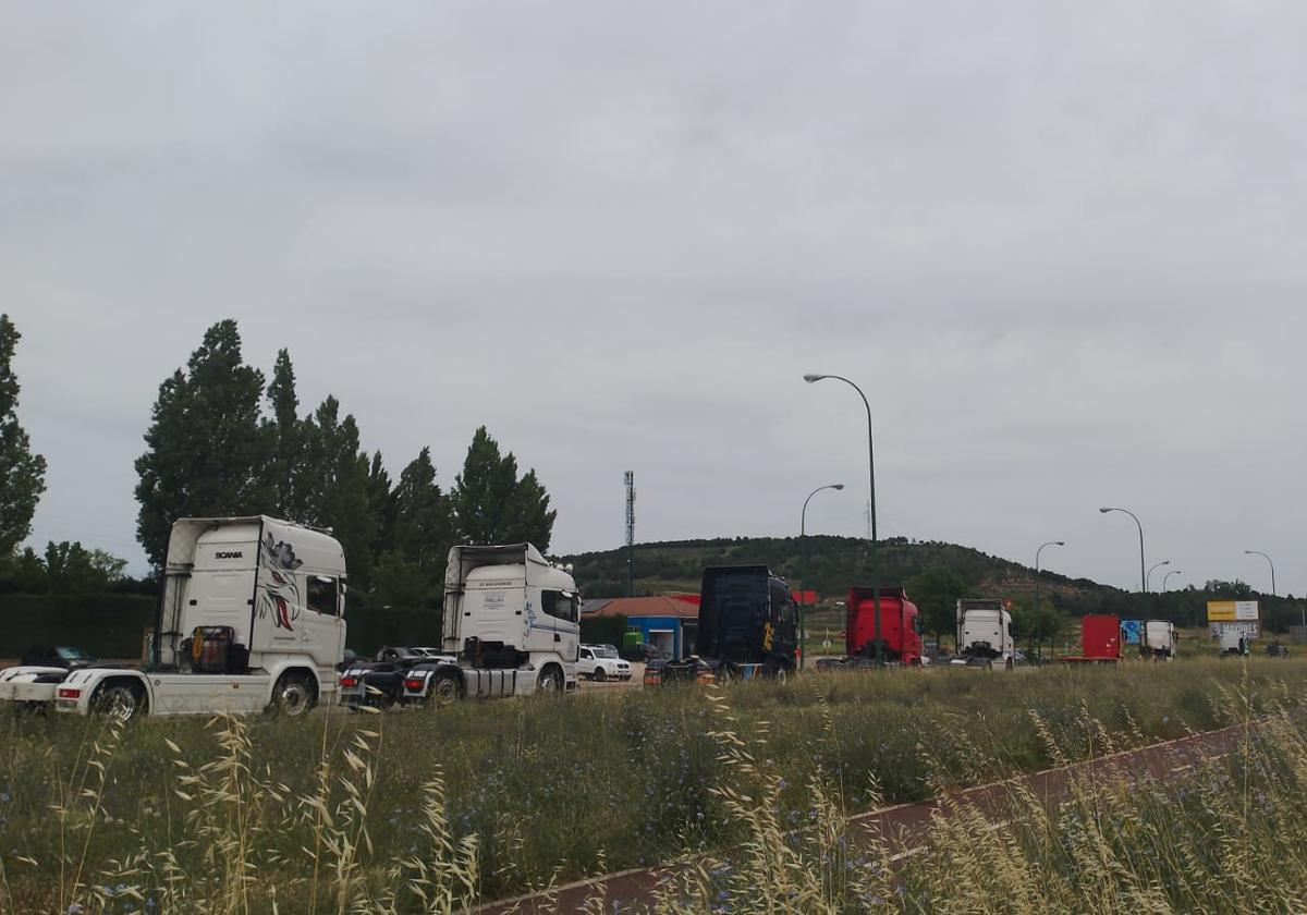 La manifestación de camioneros al ritmo del claxon sorprende a Burgos