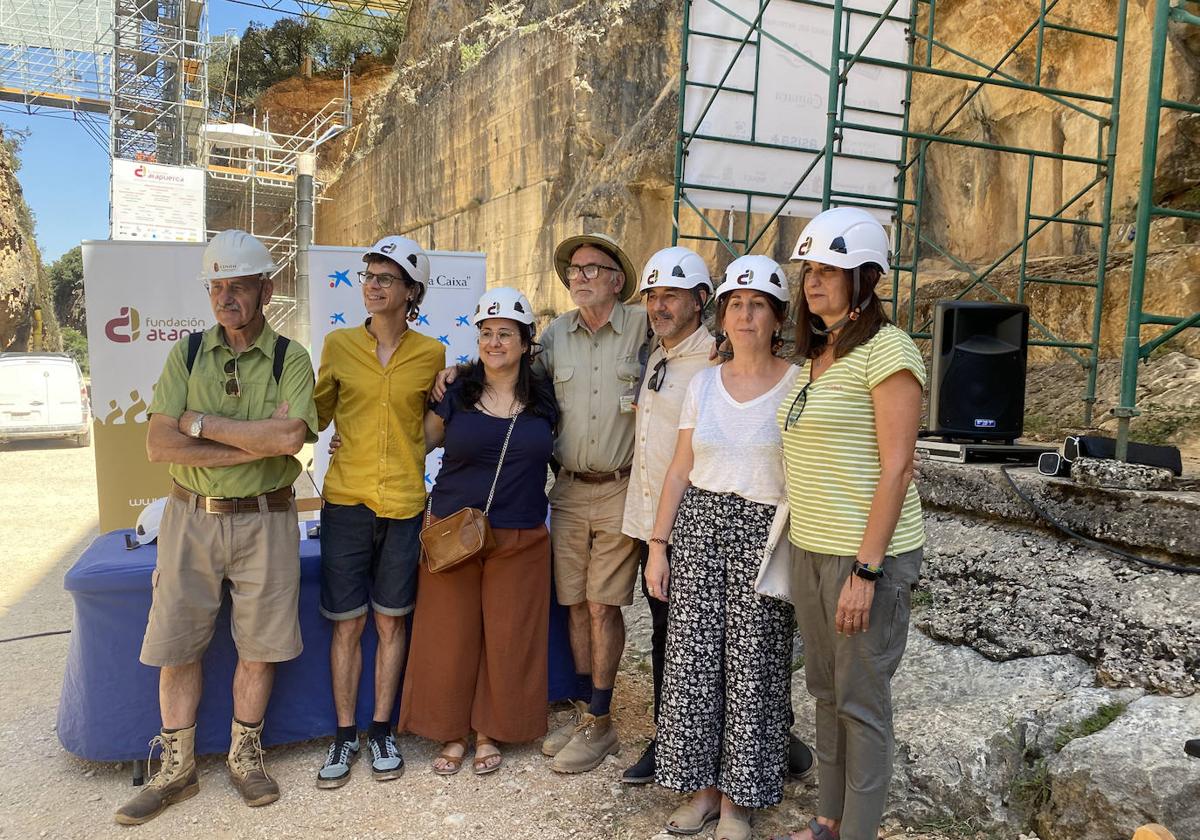 Representantes de la Fundación Atapuerca y la Fundación 'la Caixa'.