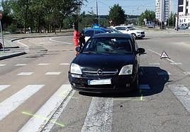 Dos ciclistas han sido atendidos en Burgos tras una colisión con un turismo.