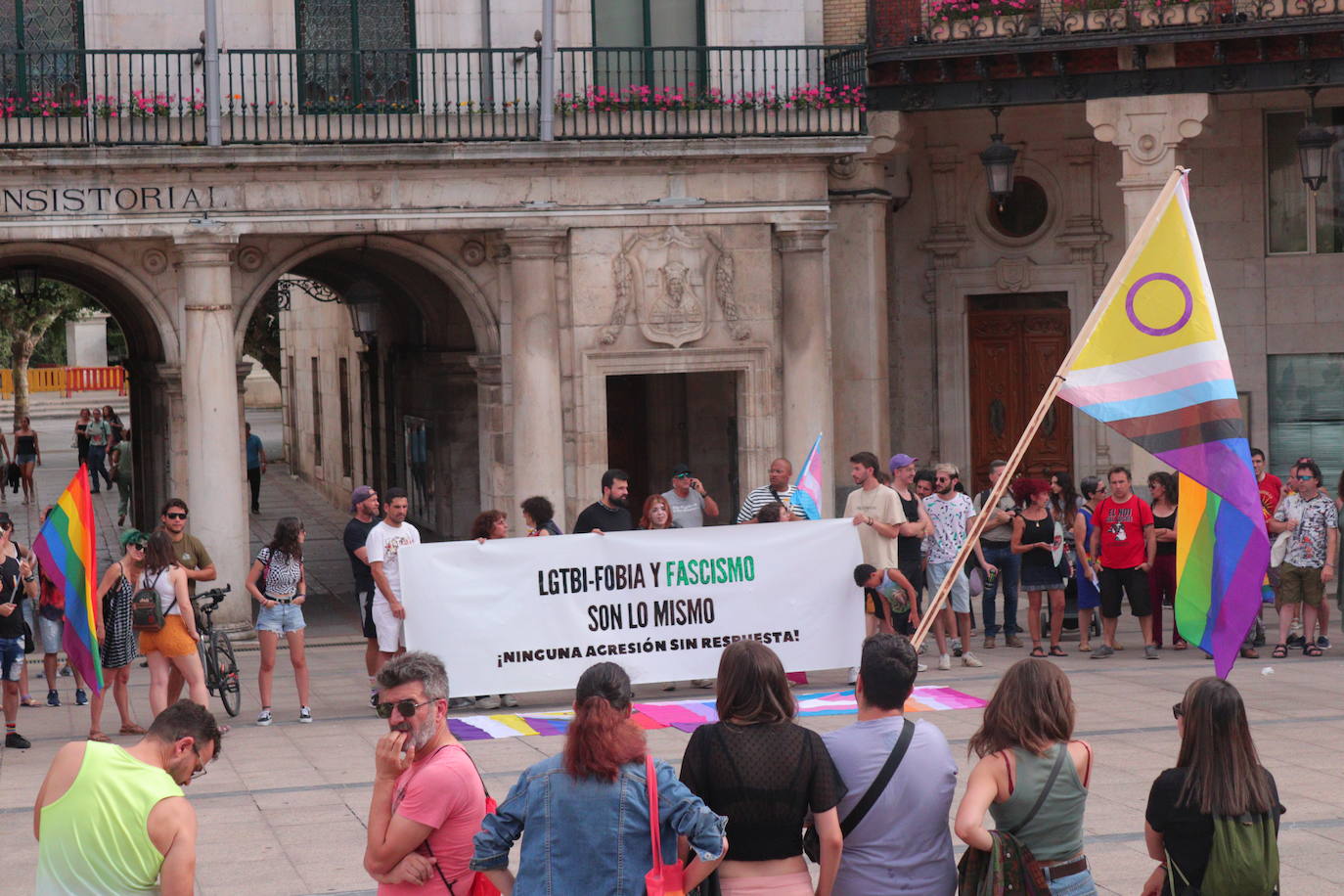 Concentración de Espacio Seguro LGTBIQA+ en Burgos