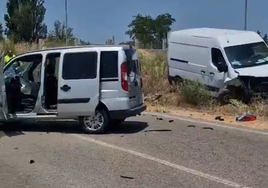 El automóvil y la furgoneta implicados en el accidente en Aranda, Burgos.