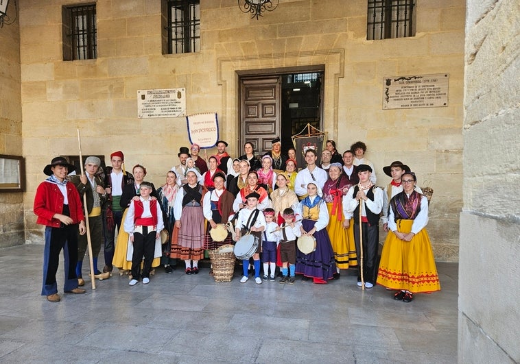 Una treintena de componentes del Grupo de Danzas San Pedruco participarán en la última sesión de los Encuentros Folclóricos