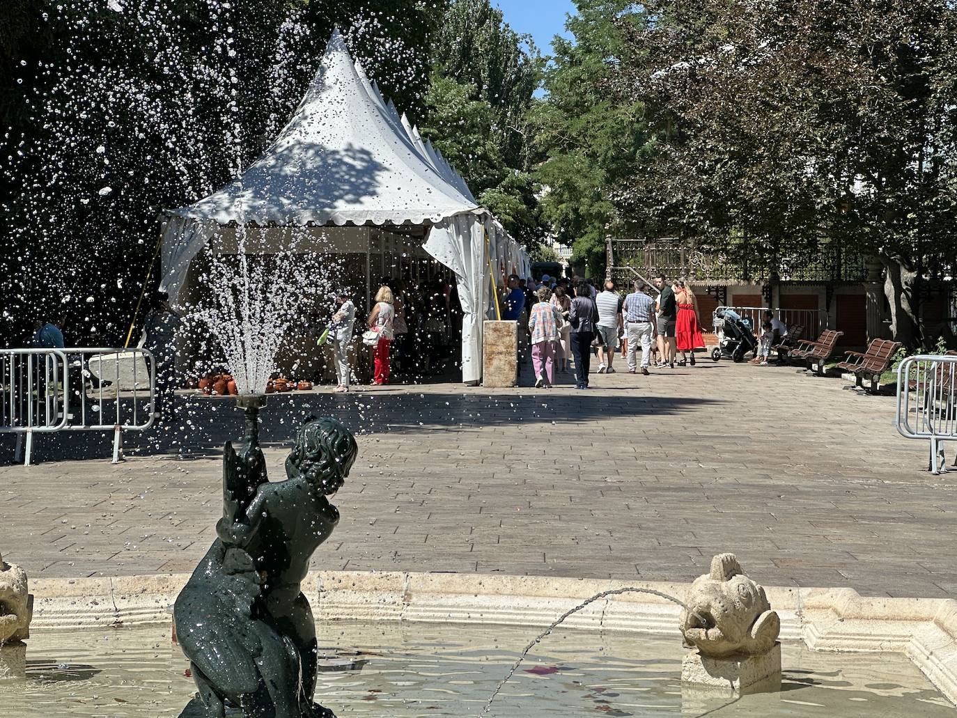 La cerámica, protagonista en el Paseo del Espolón de Burgos