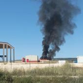 Arde el nuevo vertedero industrial de Abajas