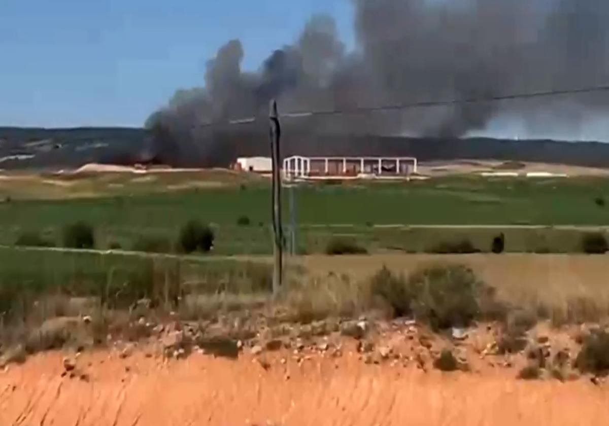 Incendio en el vertedero industrial de Abajas.