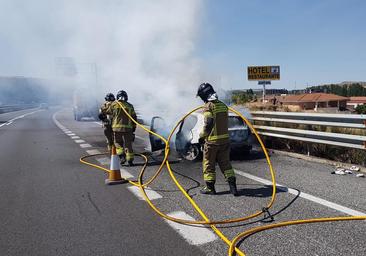Arde un turismo en la A-62 en Burgos