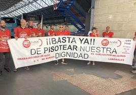 Los piquetes dejaban paso alternativo a los autobuses que entraban en la Estación de la calle Miranda.