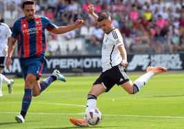 Un buen Burgos CF empata en su estreno liguero ante la SD Huesca