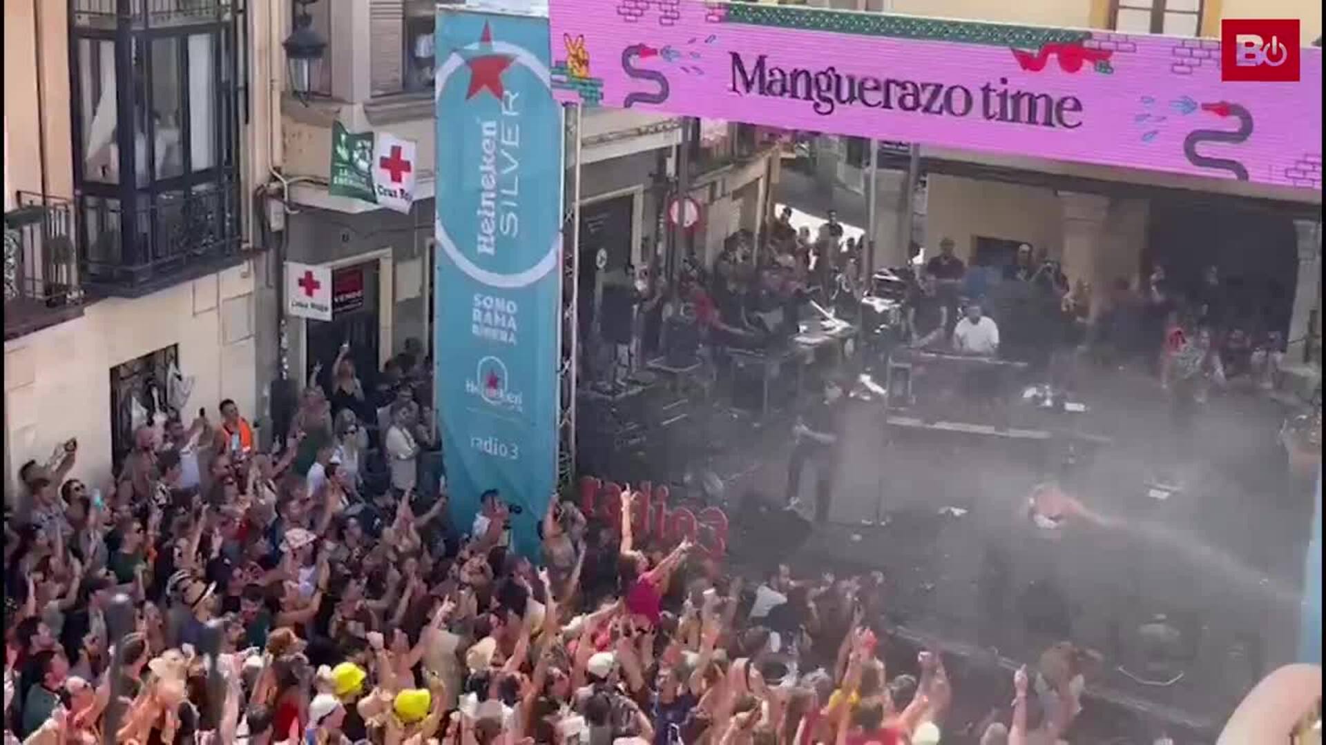 Amaral canta 'Revolución' como grupo sorpresa en la plaza del Trigo en Sonorama