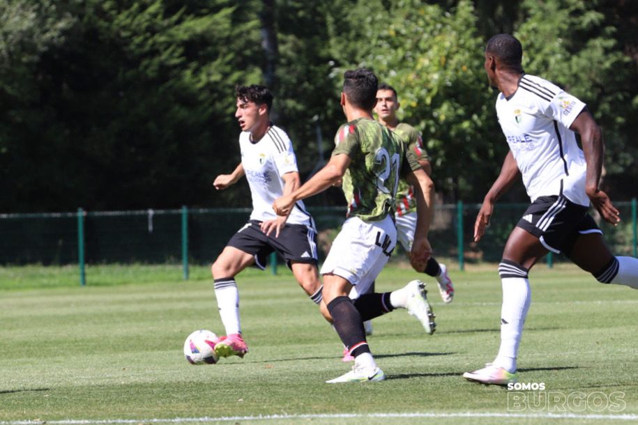 El Burgos CF cierra la pretemporada con un empate ante la SD Logroñés